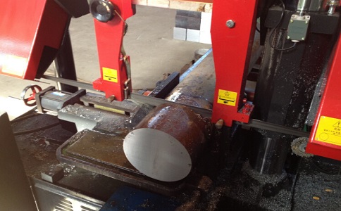 湘阴卧式带锯床加工时出现明显振荡如何排查？