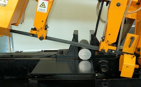 湘阴数控带锯床自动送料精度会出现偏差吗？