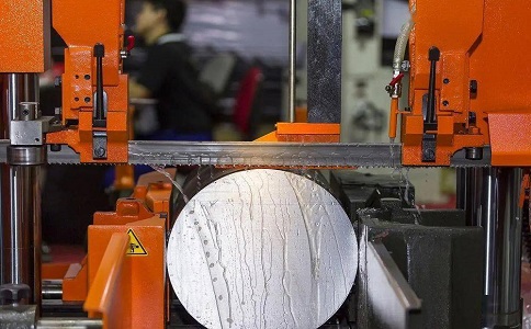 湘阴立式金属带锯床切削出现跑带故障解决方法！